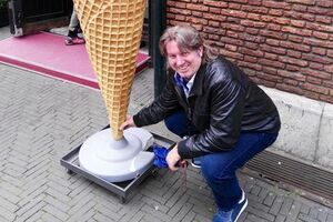 Лоза: Мы работаем против своей страны, посылая на "Евровидение" таких ребят, как Сергей Лазарев