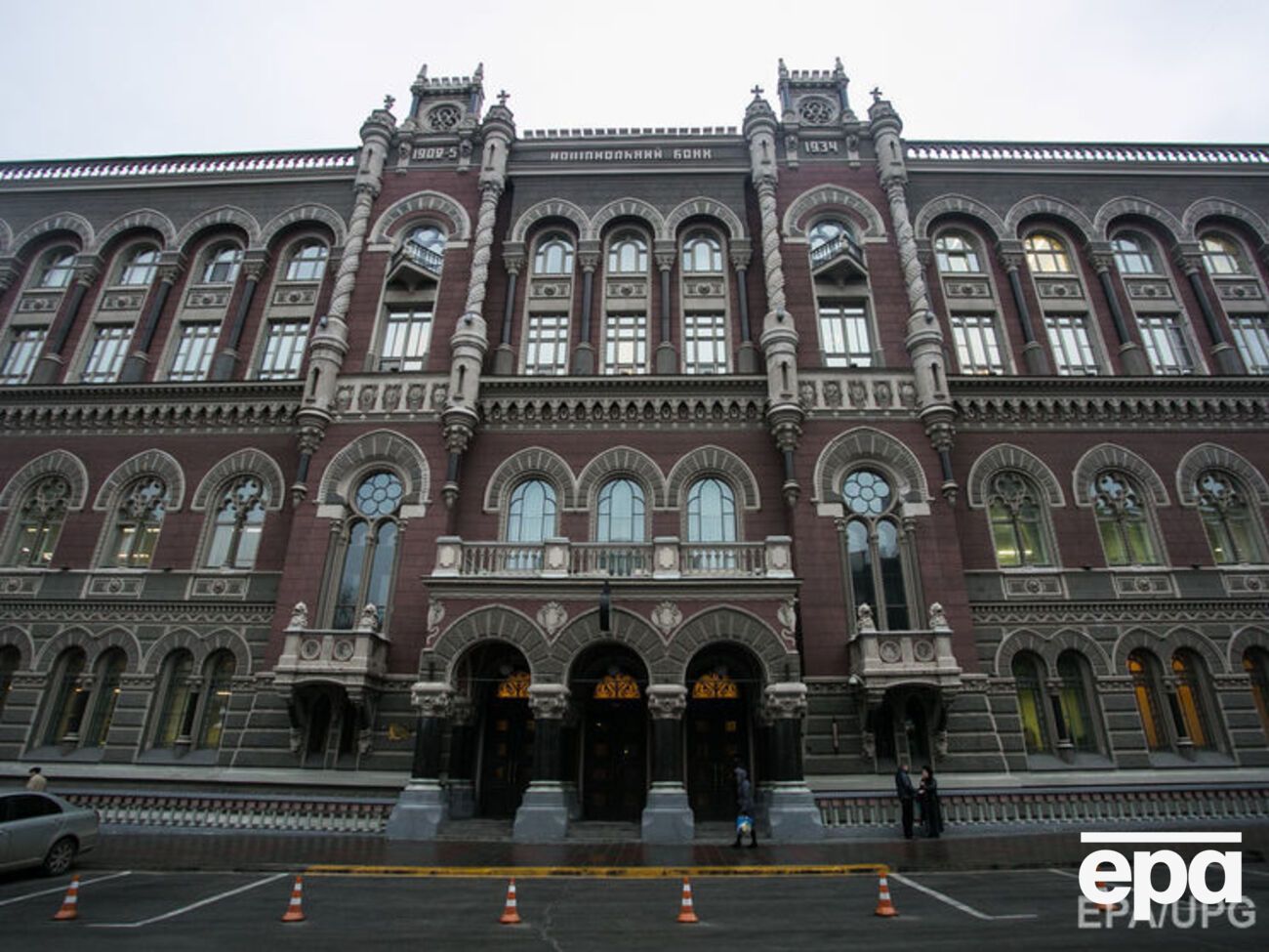 Украинцы продали $355 млн