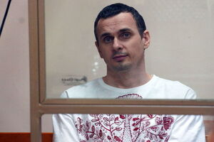 Сенцову в колонии "холодно, но терпимо", сообщила его сестра