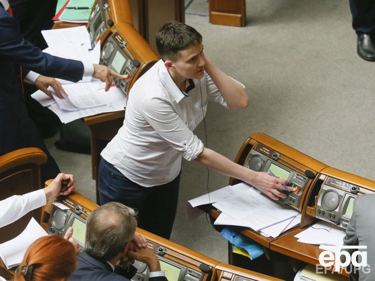 Савченко подала декларацию о доходах за 2015 год