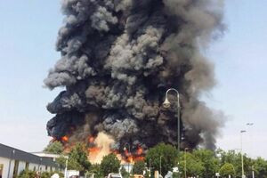 Столб дыма от пожара было видно за несколько километров