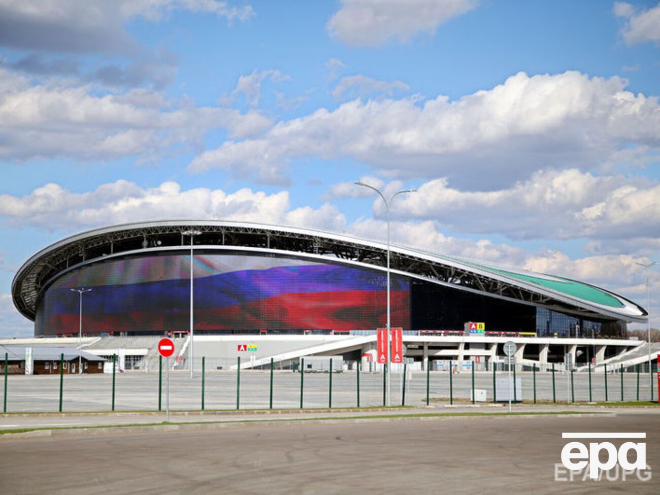 Продано уже четыре пакета билетов стоимостью $1,4, 1,8, 1,9 и 2,1 млн