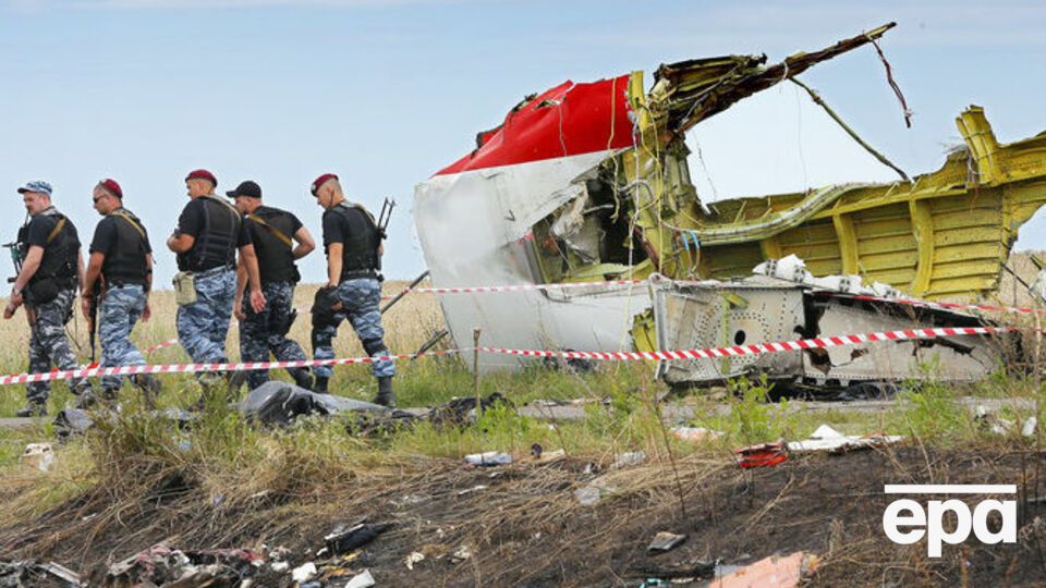 Обломки Boeing, упавшего в Донецкой области