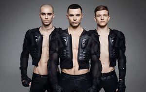 Kazaky: Мы пришли к взаимопониманию и совместному решению совершить остановку для Kazaky-лайнера и сойти, чтобы исследовать свои личные арт-трассы