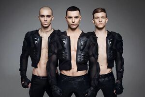 Kazaky: Мы пришли к взаимопониманию и совместному решению совершить остановку для Kazaky-лайнера и сойти, чтобы исследовать свои личные арт-трассы