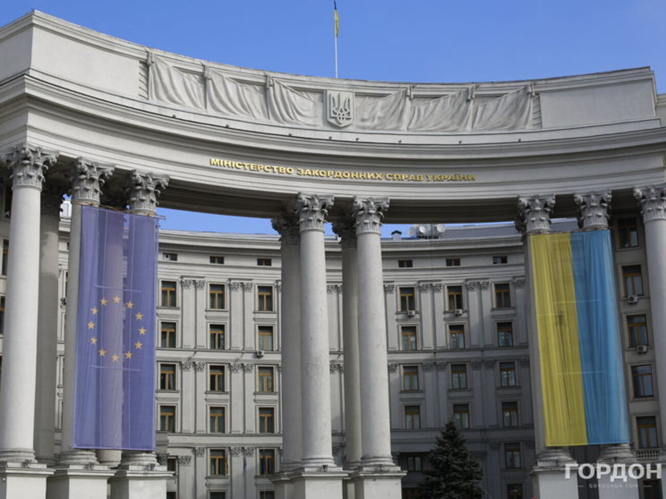 МИД сообщил количество проживающих за границей украинцев