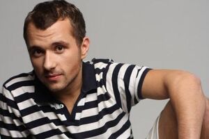 Якин не называет имени жены