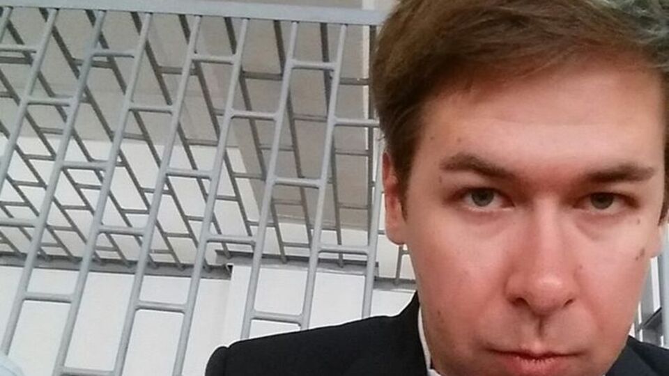 Новиков: Путин и его медиамашина очень хорошо научились управлять этой простотой в голове. Враги снаружи, шпионы внутри, народ един, все что не победа – измена. Мир такой простой и весь, сука, понятный