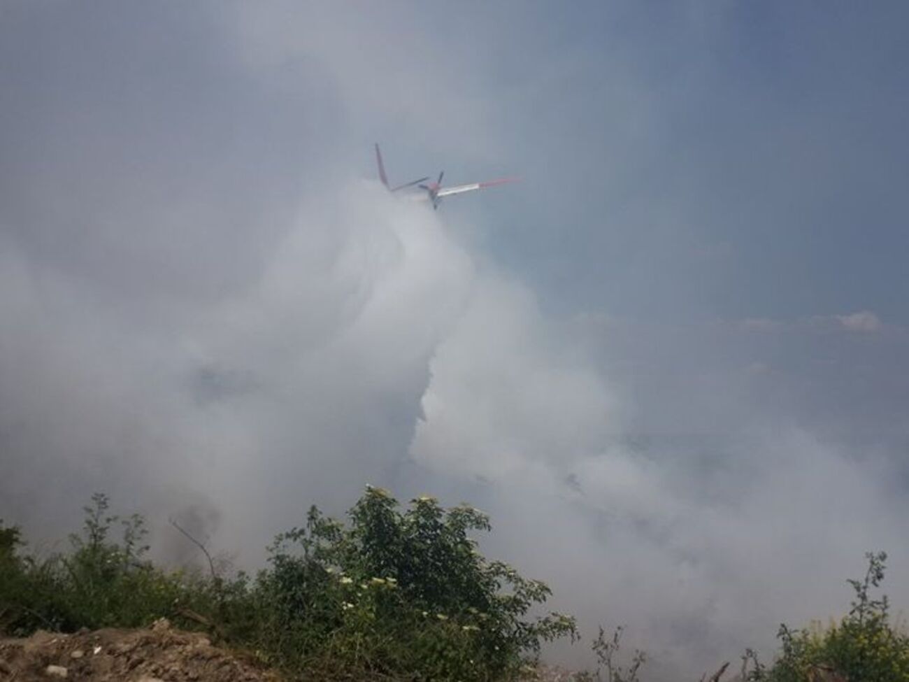 Сброс воды на свалку под Львовом продолжается