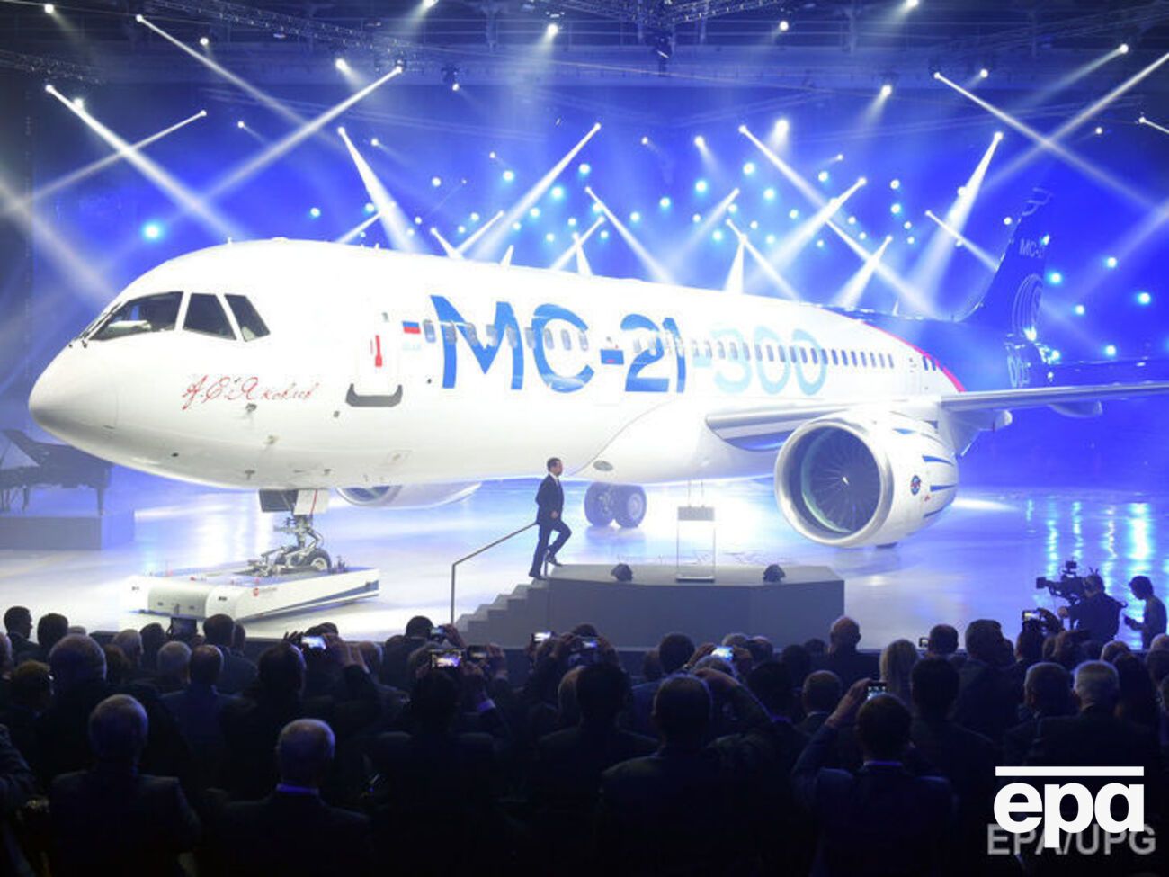 В России представили новый пассажирский самолет МС-21. Фоторепортаж
