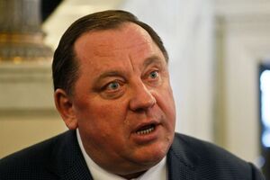 Мельник написал заявление об отставке с должности ректора 1 августа 2013 года