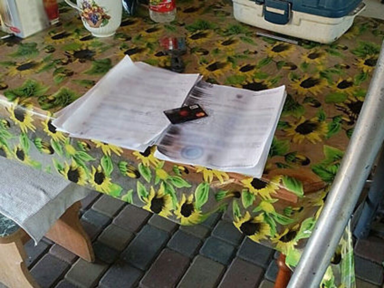 В ходе обысков у депутата и его знакомого &ndash; владельца счета оперативники изъяли вещественные доказательства