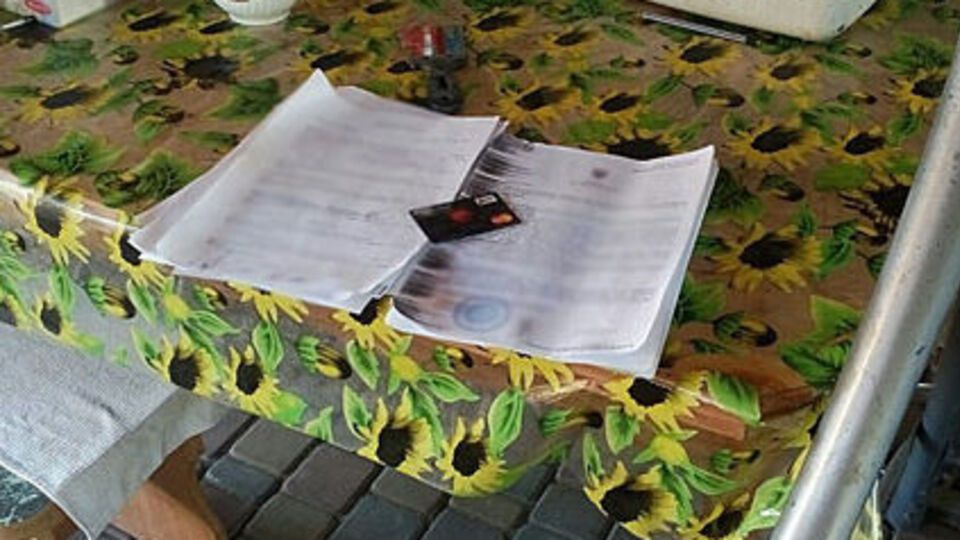 В ходе обысков у депутата и его знакомого – владельца счета оперативники изъяли вещественные доказательства