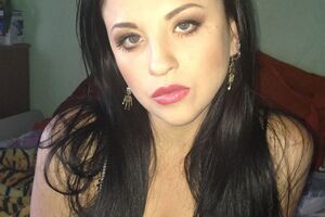 Лизгунова в сольном проекте взяла псевдоним Liz Gun