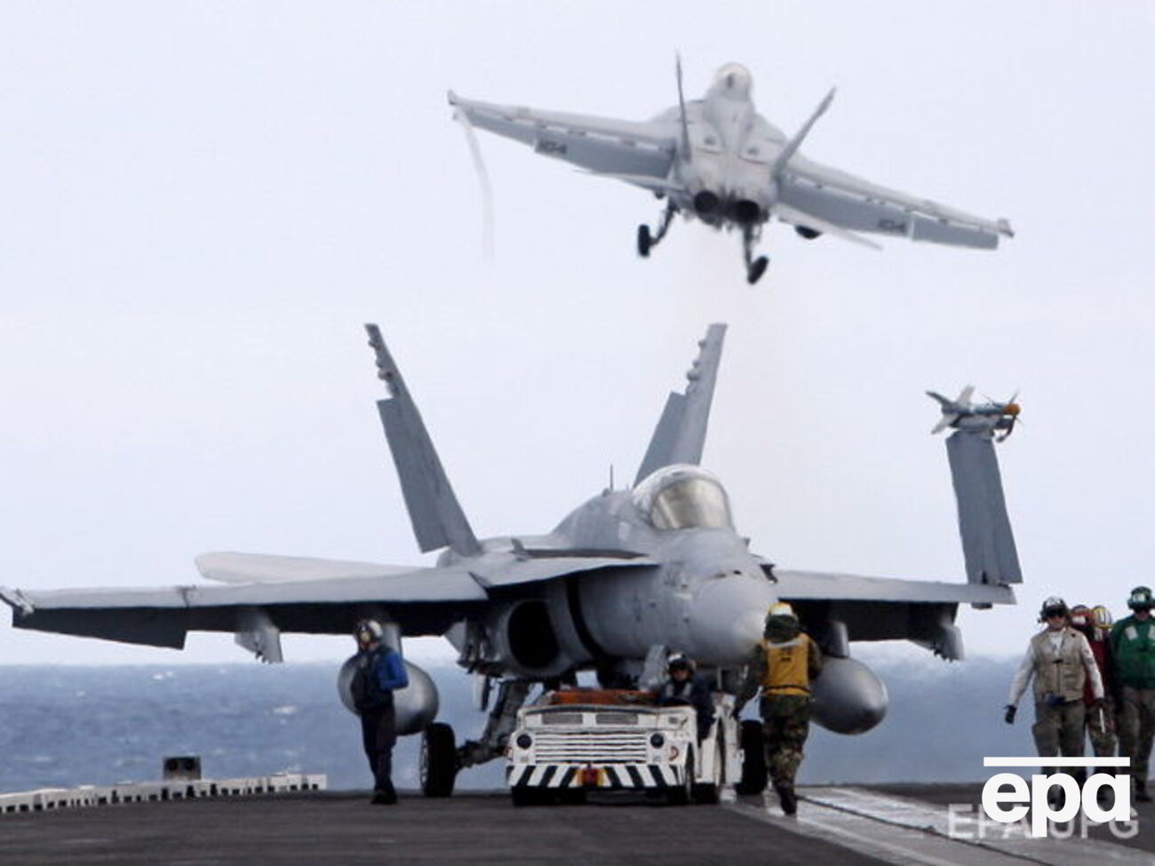 Авианосец дислоцируется в Средиземном море