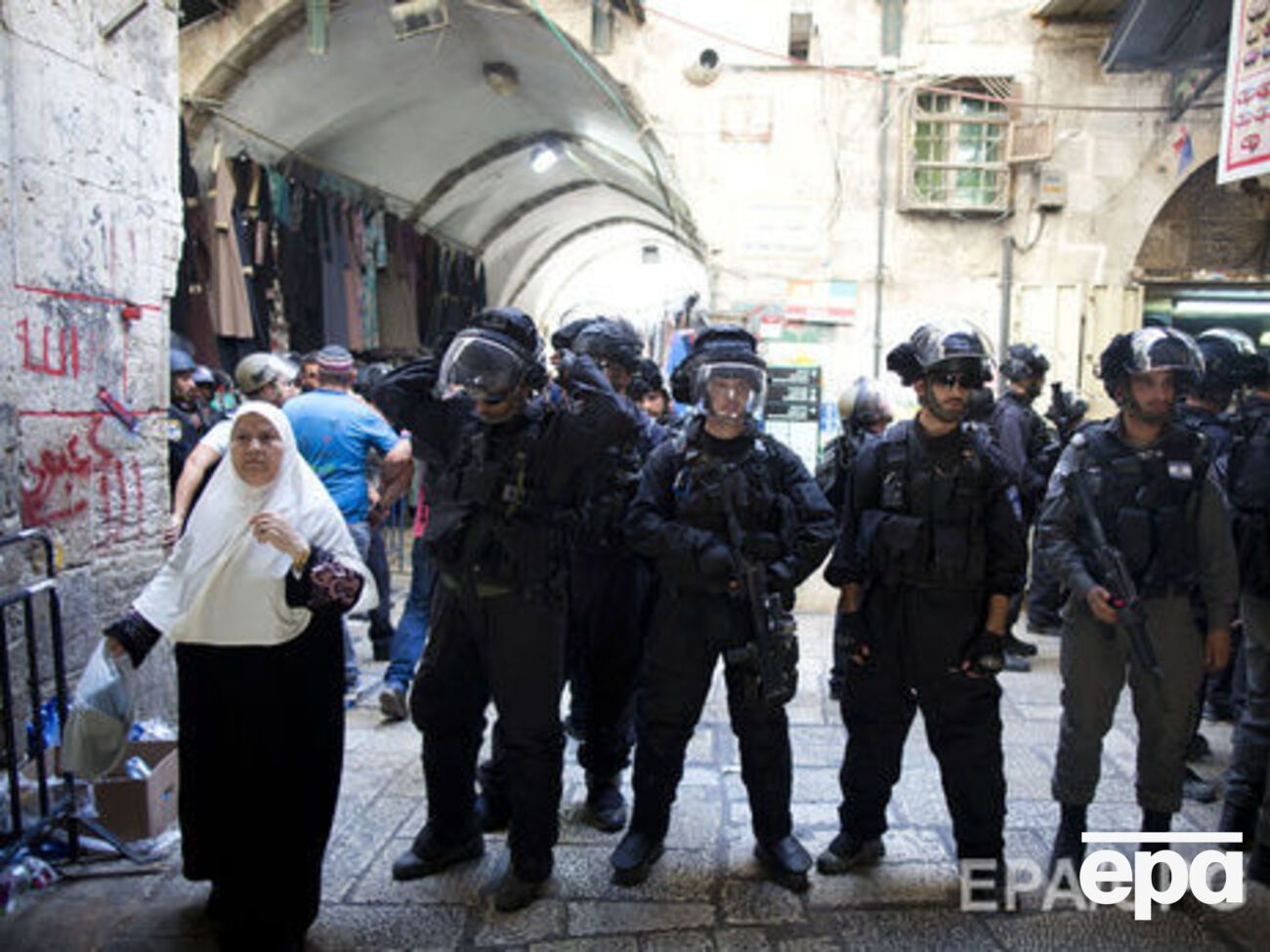 Израиль закрыл въезд в страну для палестинцев в связи с терактом