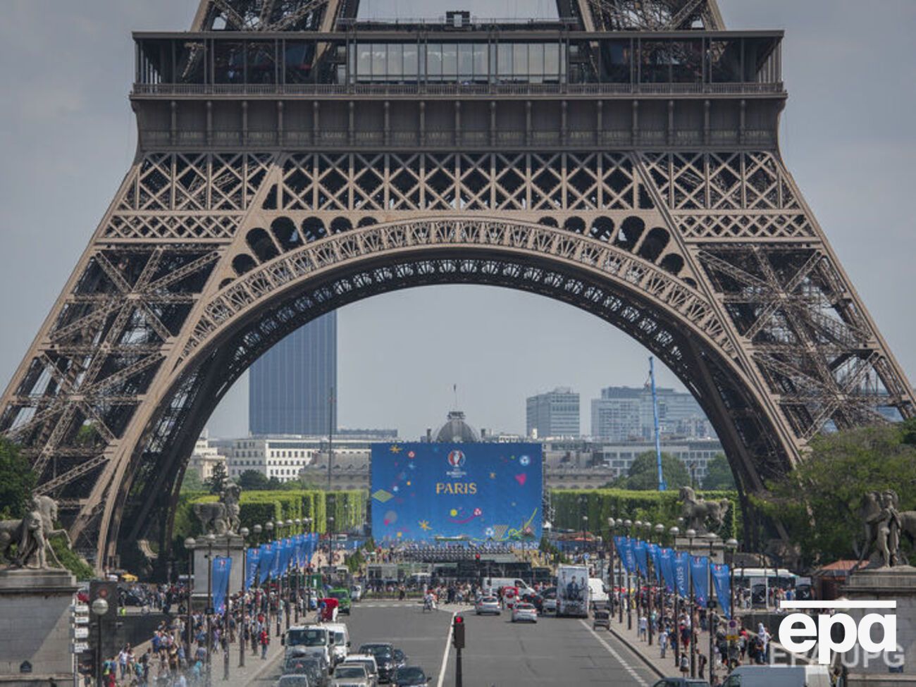 Эйфелева башня будет подсвечиваться цветами флага одной из стран каждый игровой день, через 10 минут после окончания последнего матча