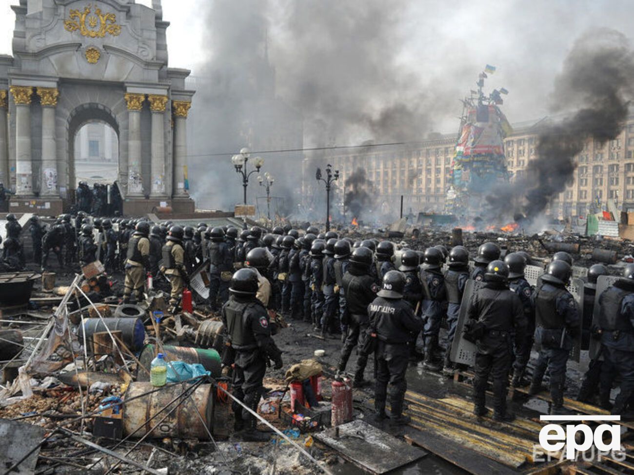 Экс-сотрудникам "Беркута" продлили арест