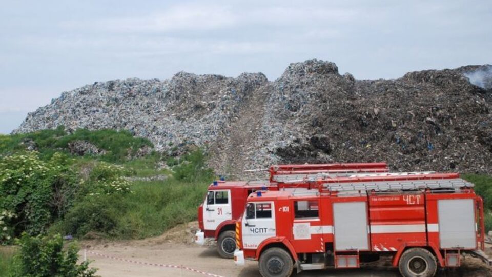 Спасатели сообщили, что локализовали пожар на свалке