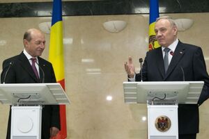 Бэсеску (слева) и Тимофти