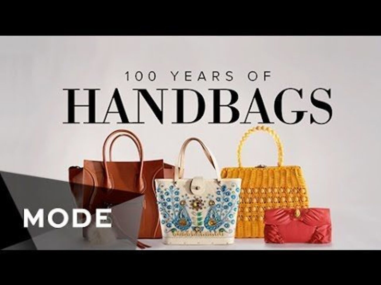 В ролике показали, как менялся дизайн женской сумки в истории ХХ-ХХI столетий