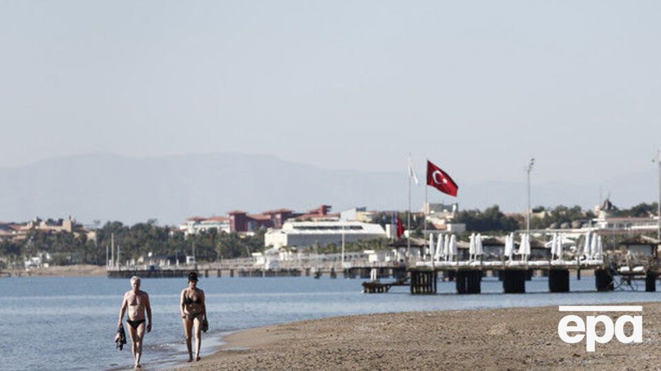 Российские туристы смогут вернуться на пляжи Турции