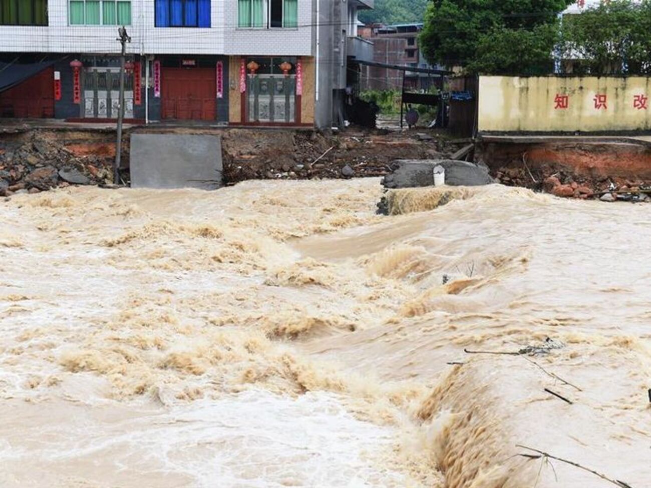 Тайфун "Непартак" разрушил тысячу домов на востоке Китая