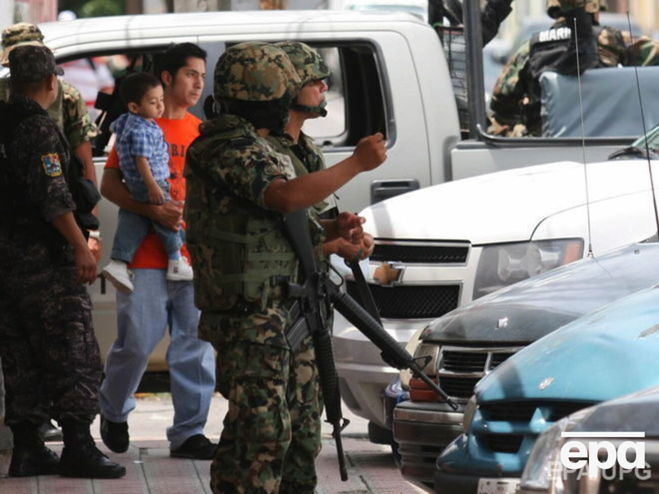Полиция Мексики начала розыск убийц