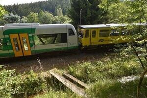 Недалеко от чешского города Ротава произошло лобовое столкновение двух пассажирских поездов