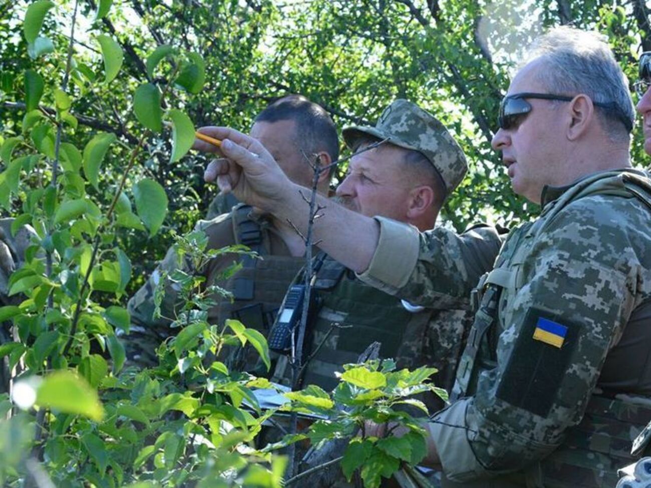 Муженко посетил военных в зоне АТО