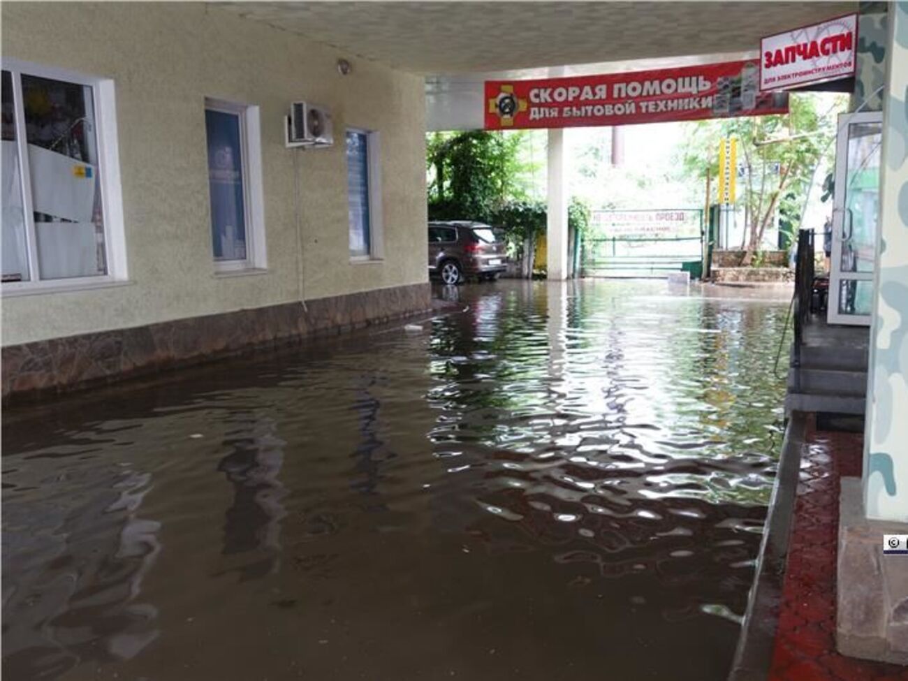 Ливень затопил центральные улицы Керчи