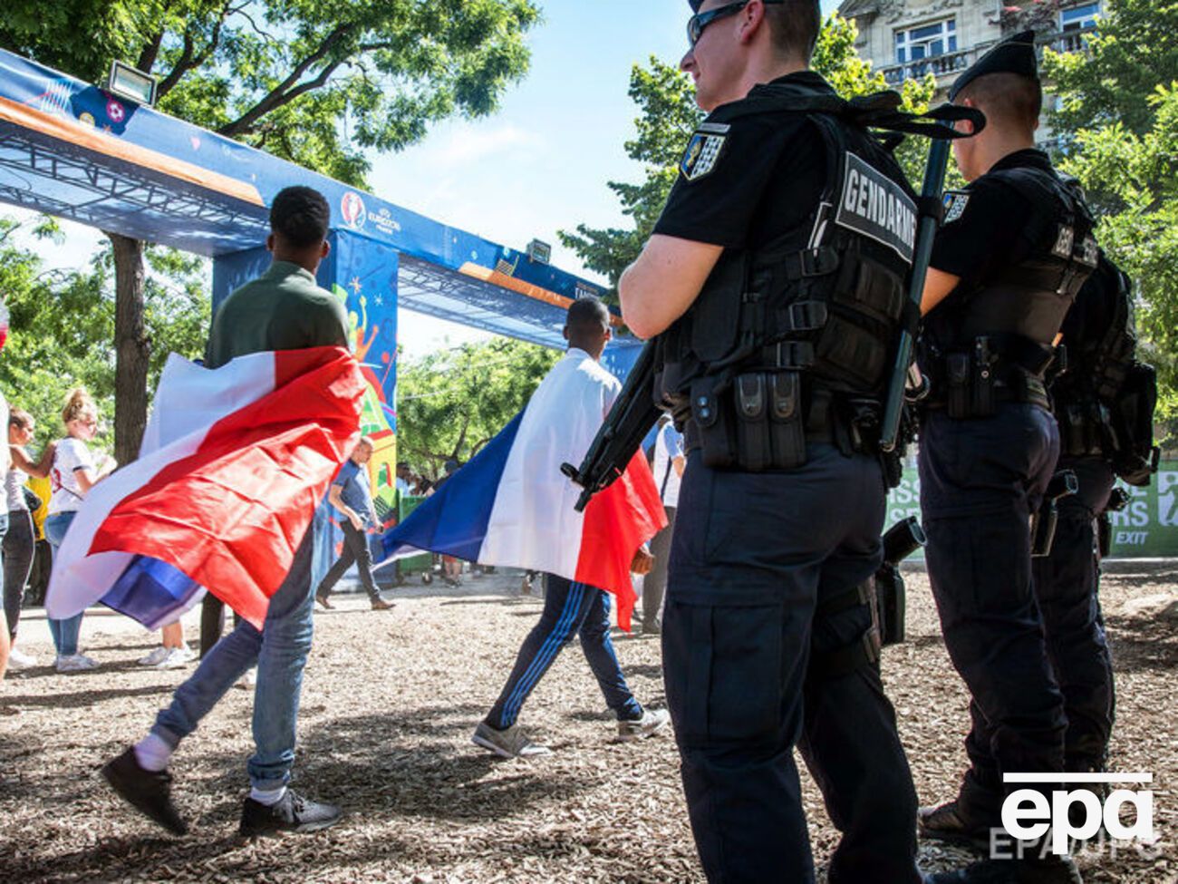 Полиция подорвала подозрительную сумку