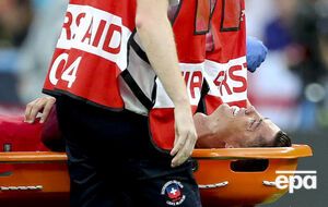 Роналду покинул поле на носилках