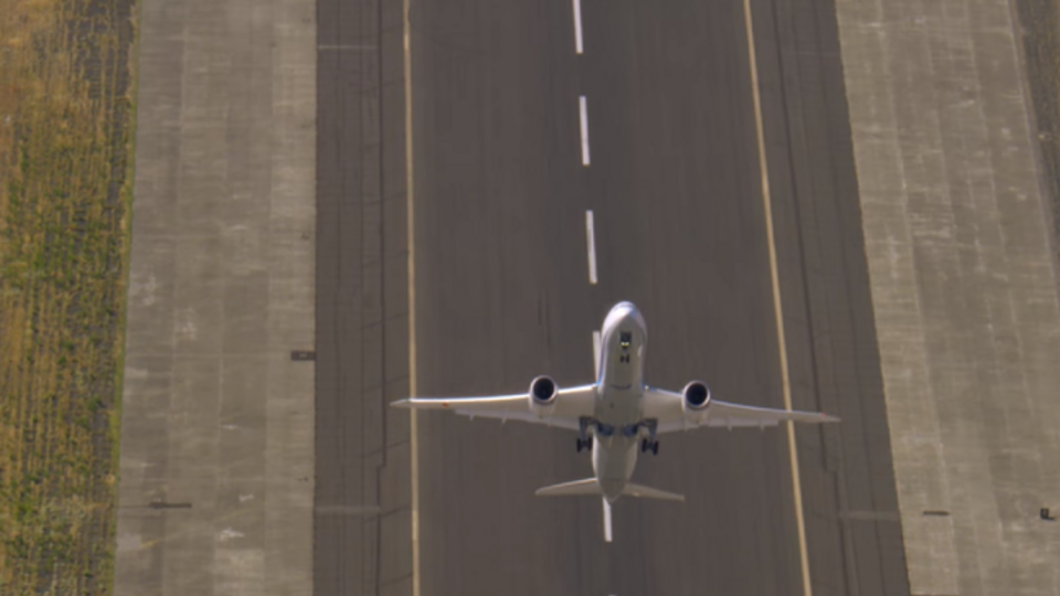 Boeing 787-9 Dreamliner вмещает до 290 пассажиров
