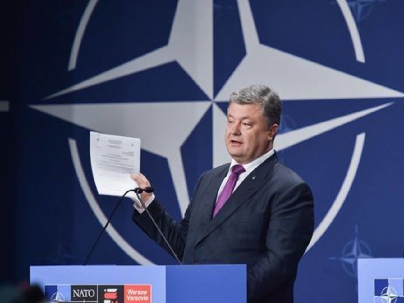 Порошенко: В 2020 году мы должны полностью адаптировать оборонный сектор и сектор безопасности к стандартам НАТО