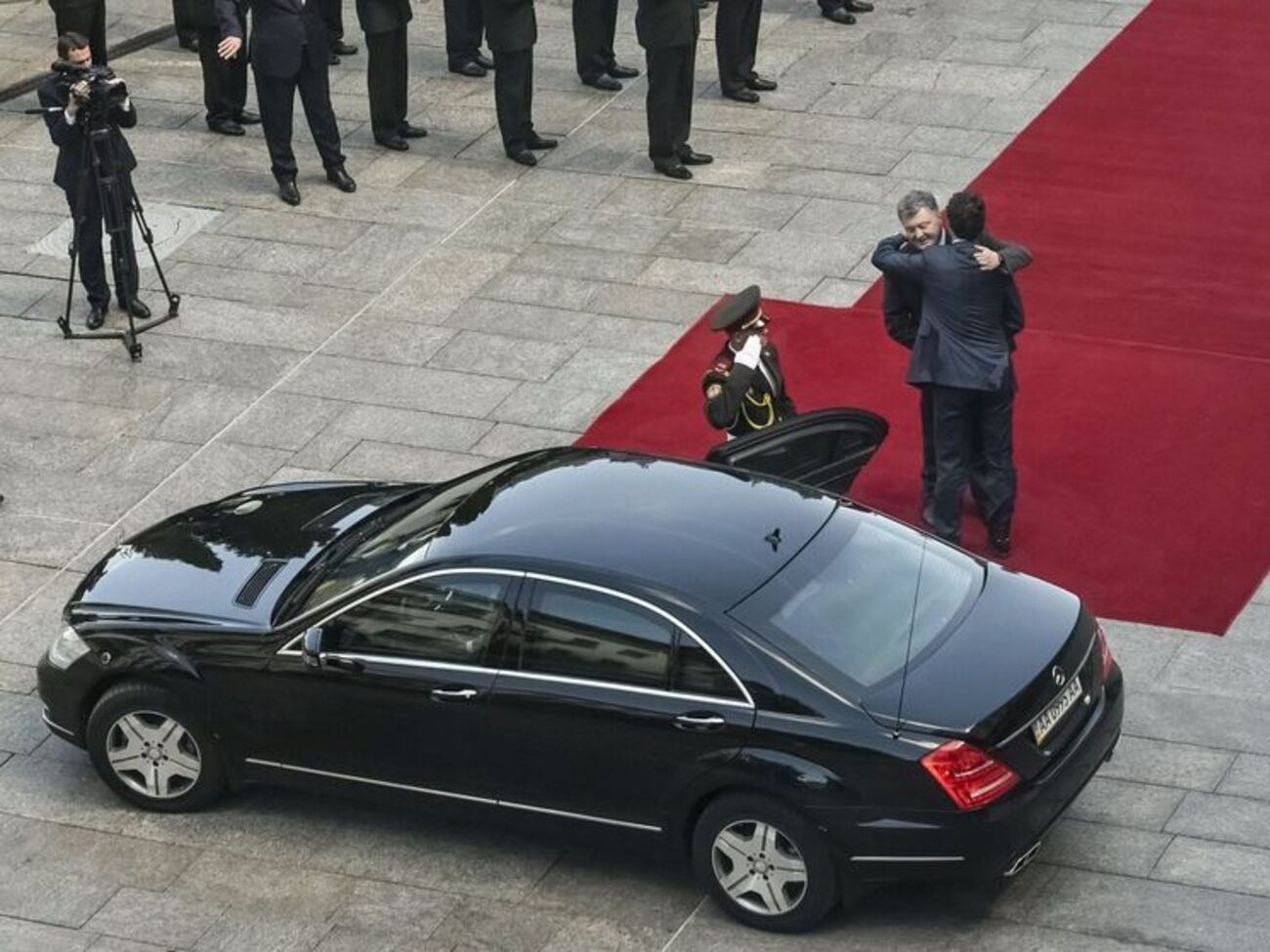 Порошенко и Трюдо договорились начать обсуждение либерализации визового режима между странами