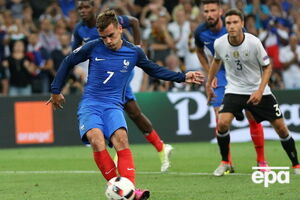 Гризманн забивает 11-метровый в полуфинальном матче с Германией