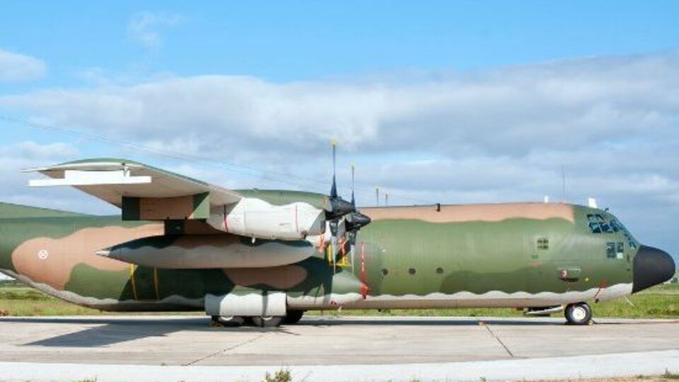 Самолет С-130 Hercules используется как грузовой транспортный самолет или участвует в поисковых операциях