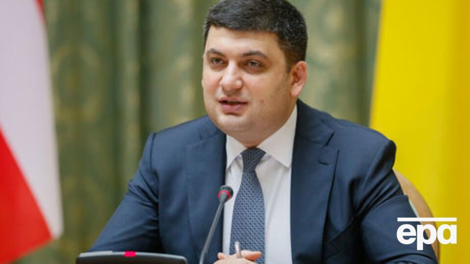 Гройсман требует отчета о борьбе с коррупцией
