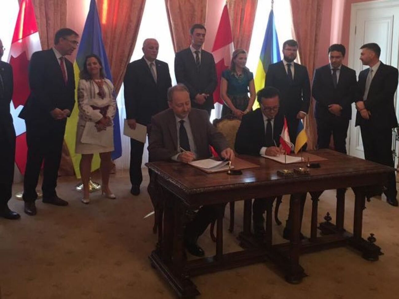 Глава "Укрзалізниці" Бальчун и представитель Bombardier Канетти подписали меморандум 11 июля