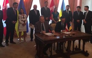 Глава "Укрзалізниці" Бальчун и представитель Bombardier Канетти подписали меморандум 11 июля