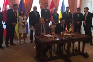Глава "Укрзалізниці" Бальчун и представитель Bombardier Канетти подписали меморандум 11 июля