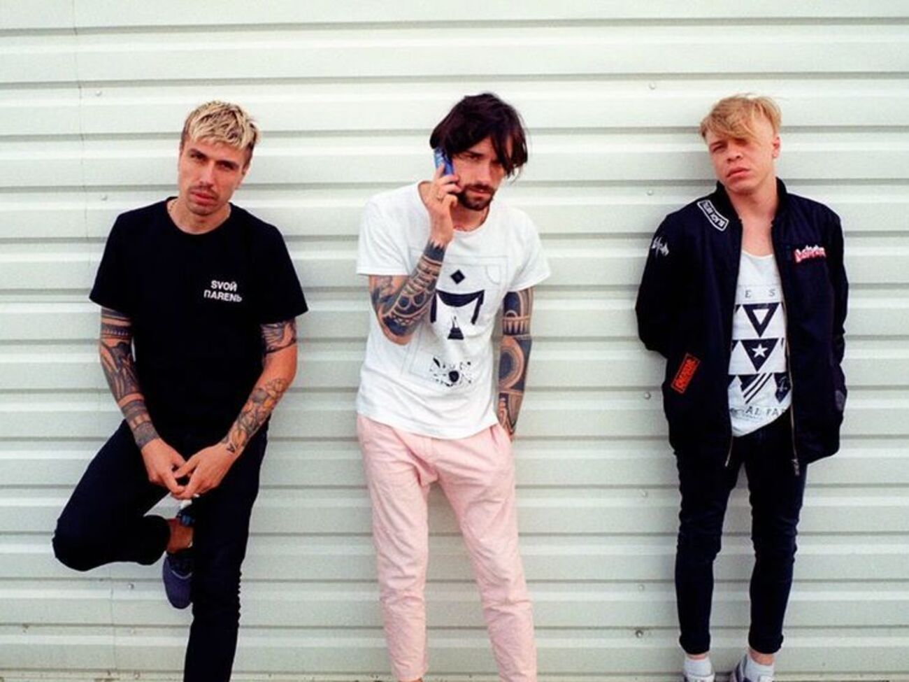 "Агонь":&nbsp;В нашем новом клипе мы вывели формулу идеальной вечеринки: солнце, танцы, большой бассейн, нежданные гости и енот