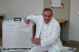 Кардиохирург Борис Тодуров показал в Facebook операцию по пересадке искусственного сердца