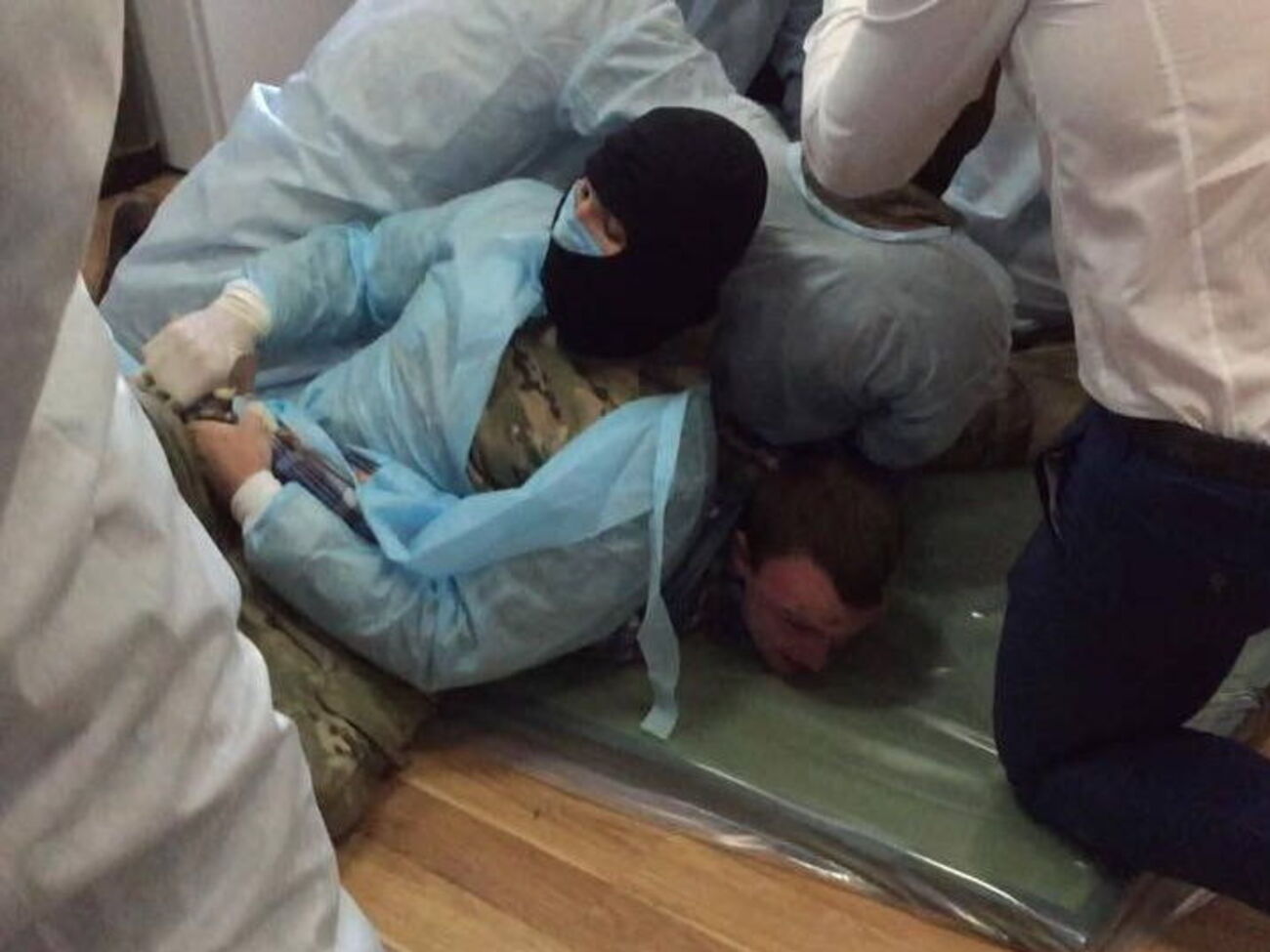 Медведько и Полищука скрутили, чтобы взять у них образцы ДНК