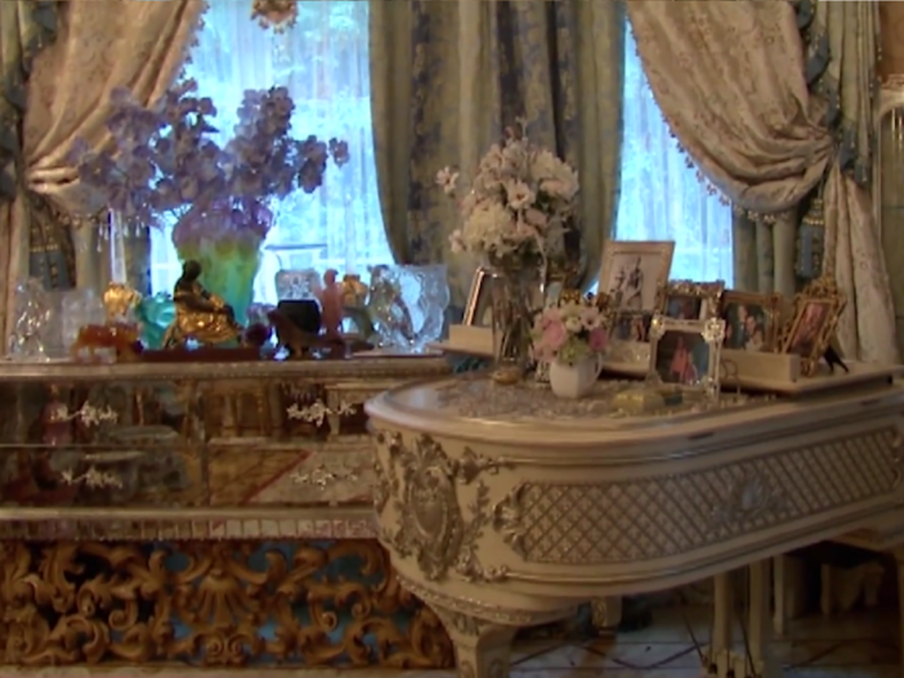 В доме Шакро правоохранители обнаружили ценную мебель, бассейн и тренажерный зал