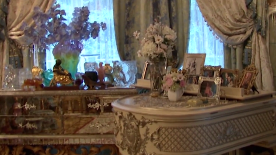 В доме Шакро правоохранители обнаружили ценную мебель, бассейн и тренажерный зал