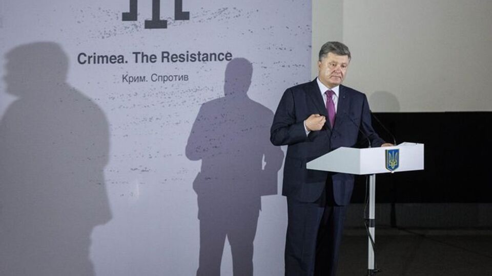 Петр Порошенко: Важно, чтобы фильм "Крым. Сопротивление" посмотрели не только в Украине, а по всему миру