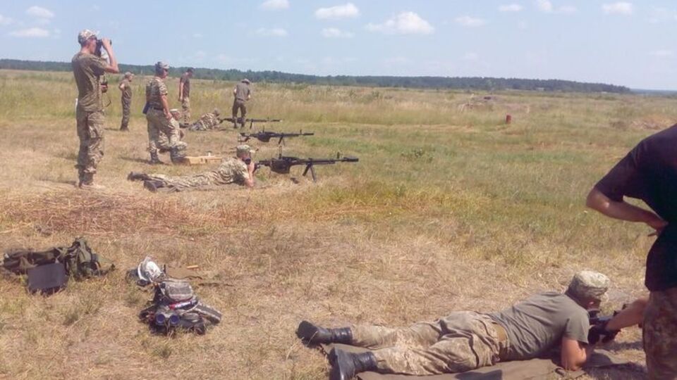 Курсы повышения квалификации пулеметчиков, созданные по инициативе украинских волонтеров