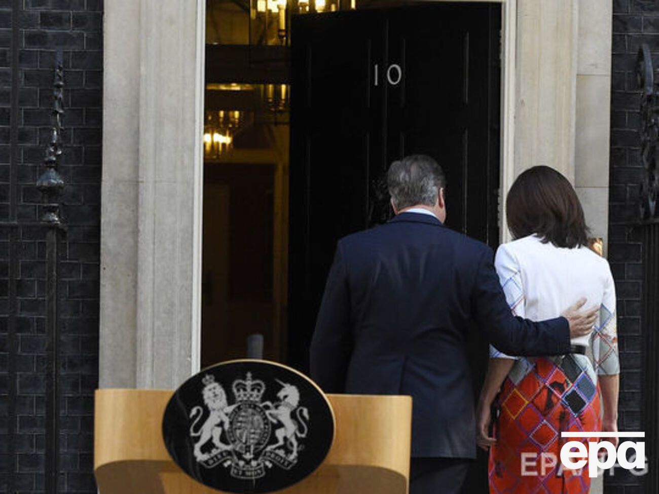 Кэмерон с семьей сегодня покинут резиденцию премьер-министров Великобритании